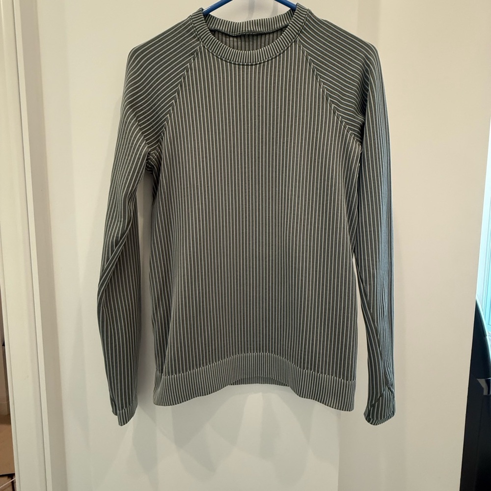 Lululemon women's Striped Gray Sweater - Size 6
Similar to Swifty long sleeve